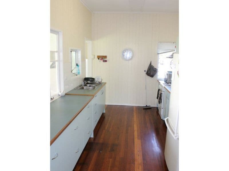 8 Cullen Avenue, Gayndah QLD 4625, Gayndah - Thumbnail 2