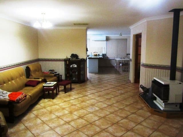 12 Roscommon Crescent, ORELIA WA 6167, Orelia - Thumbnail 2