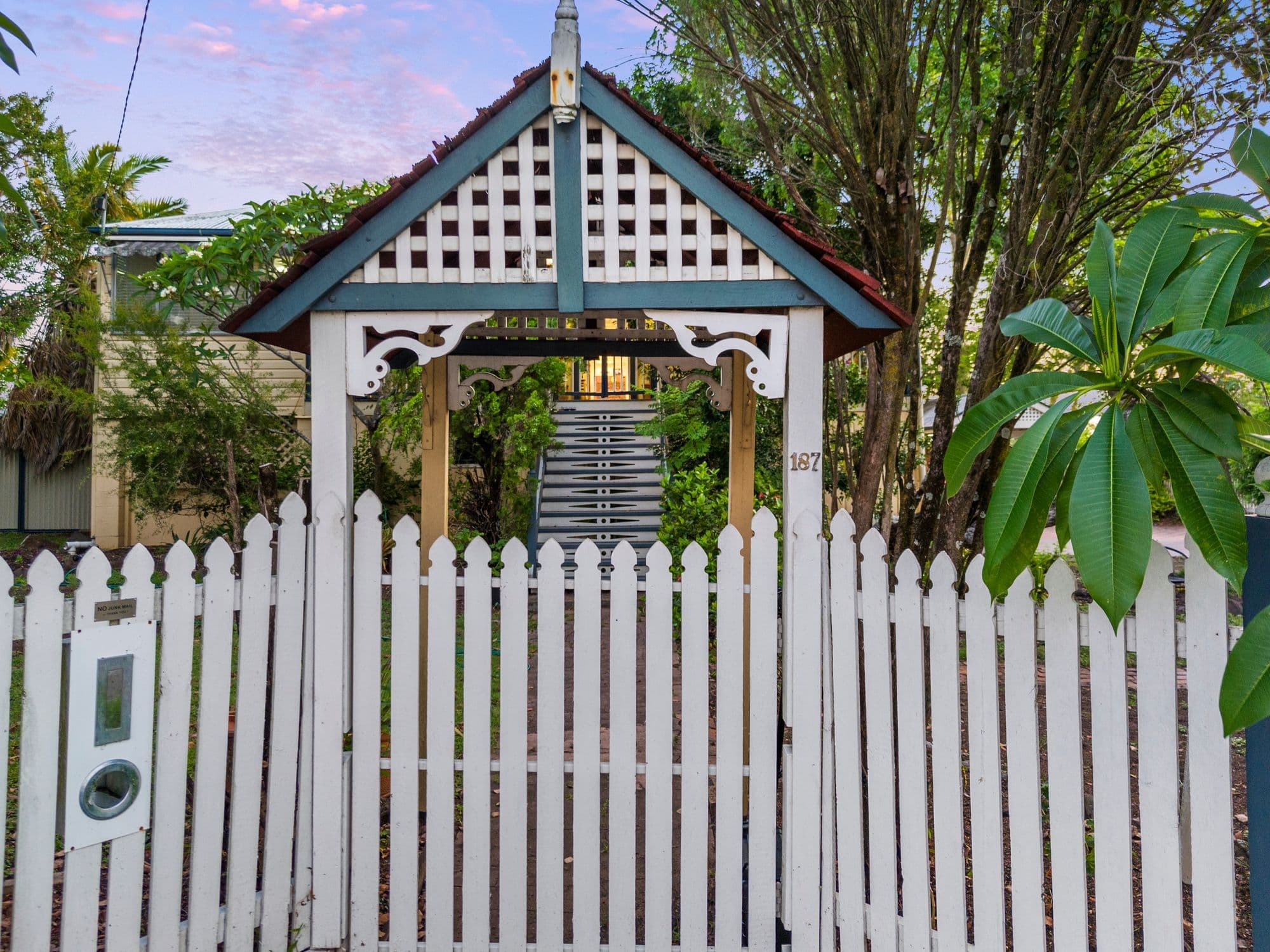187 Blackstone Road, Silkstone QLD 4304, Silkstone - Thumbnail 2
