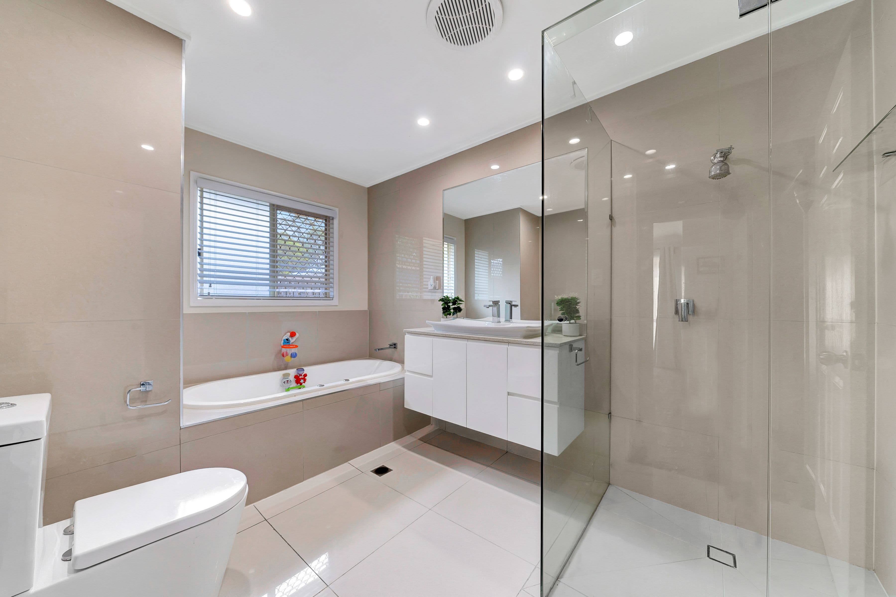 42 Moore Street, Loganlea QLD 4131, Loganlea - Thumbnail 3