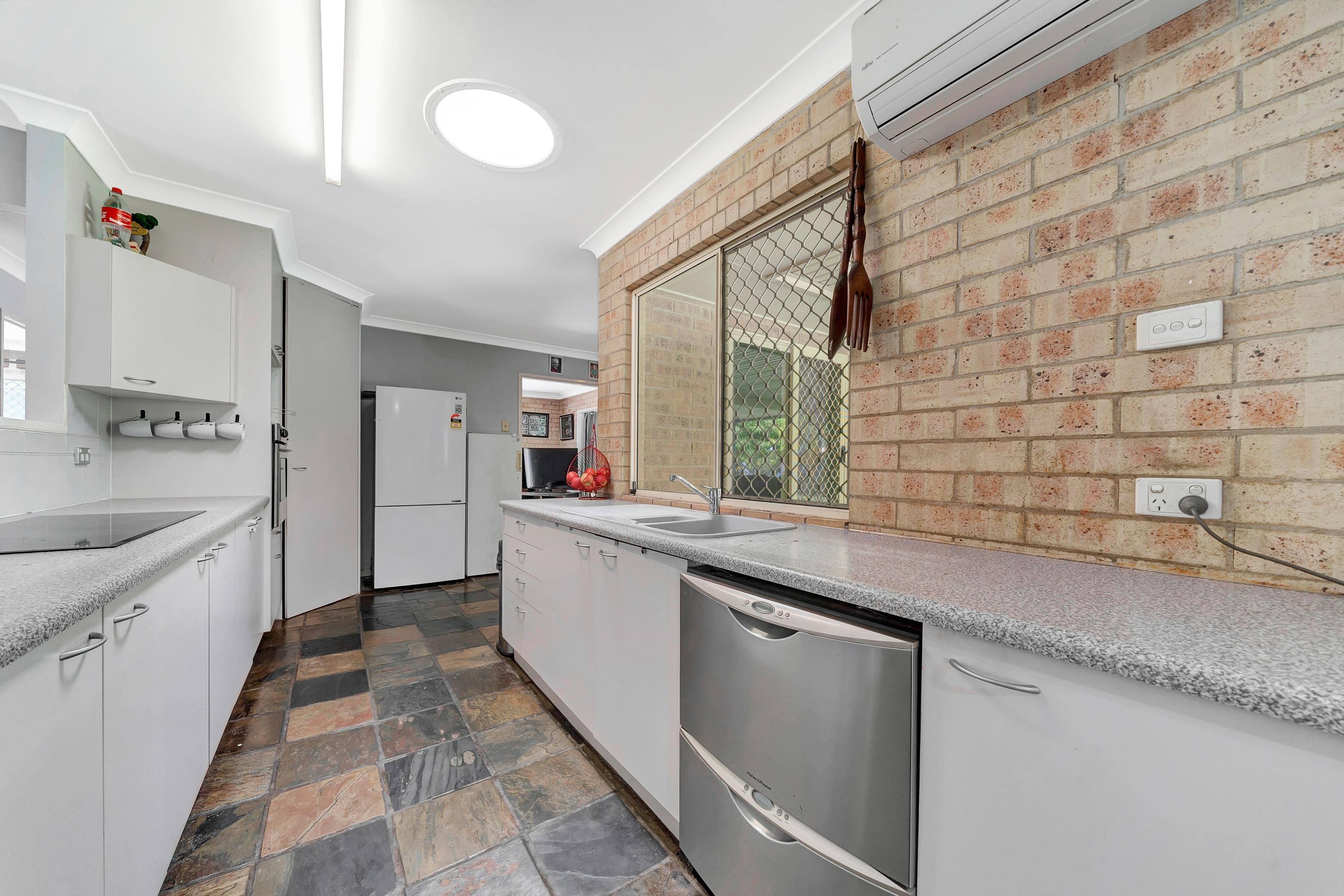 42 Moore Street, Loganlea QLD 4131, Loganlea - Thumbnail 4