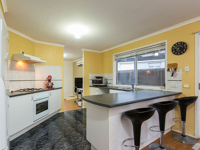 6 Brad Court, Cranbourne North VIC 3977, Cranbourne North - Thumbnail 2