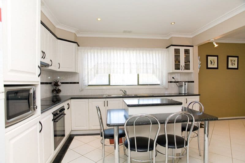 1 Peter Court, LALOR VIC 3075, Lalor - Thumbnail 2