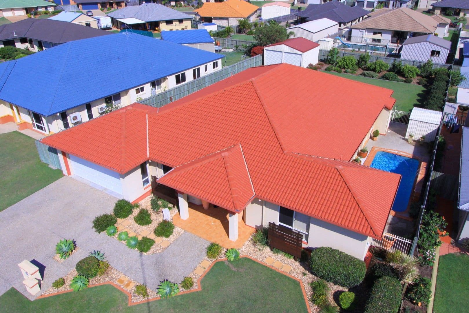 24 Lakeview Drive, BUNDABERG NORTH QLD 4670, Bundaberg North - Thumbnail 2