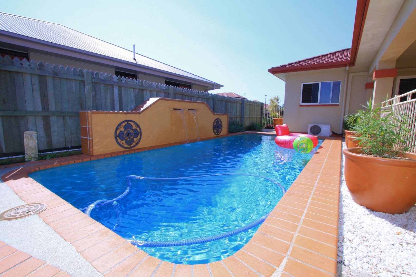 24 Lakeview Drive, BUNDABERG NORTH QLD 4670, Bundaberg North - Thumbnail 3