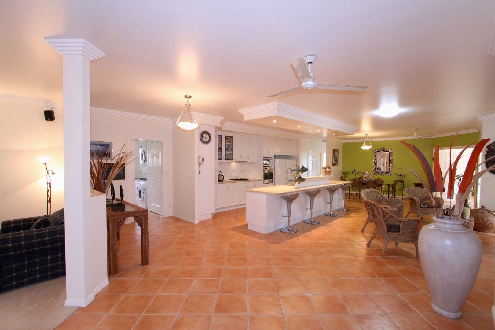 24 Lakeview Drive, BUNDABERG NORTH QLD 4670, Bundaberg North - Thumbnail 4
