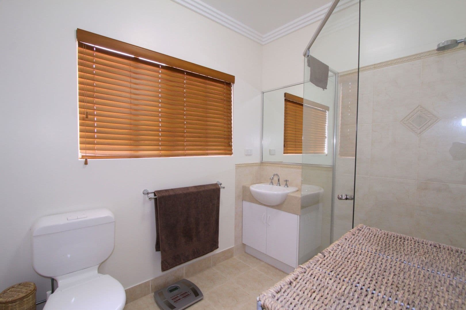 24 Lakeview Drive, BUNDABERG NORTH QLD 4670, Bundaberg North - Thumbnail 6