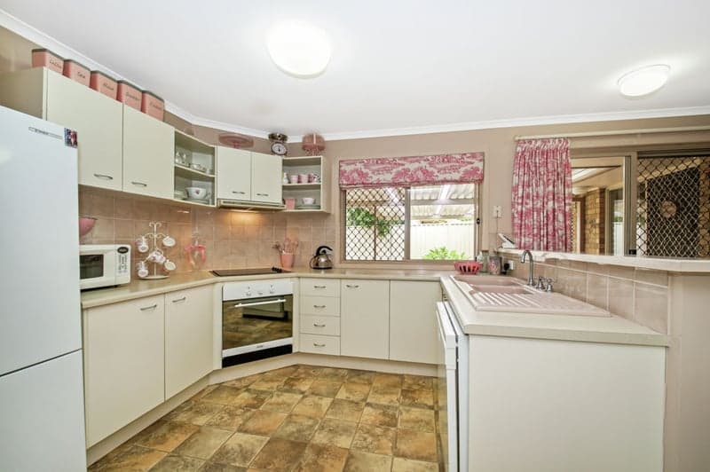12 Magnolia Place, Carseldine - Thumbnail 2
