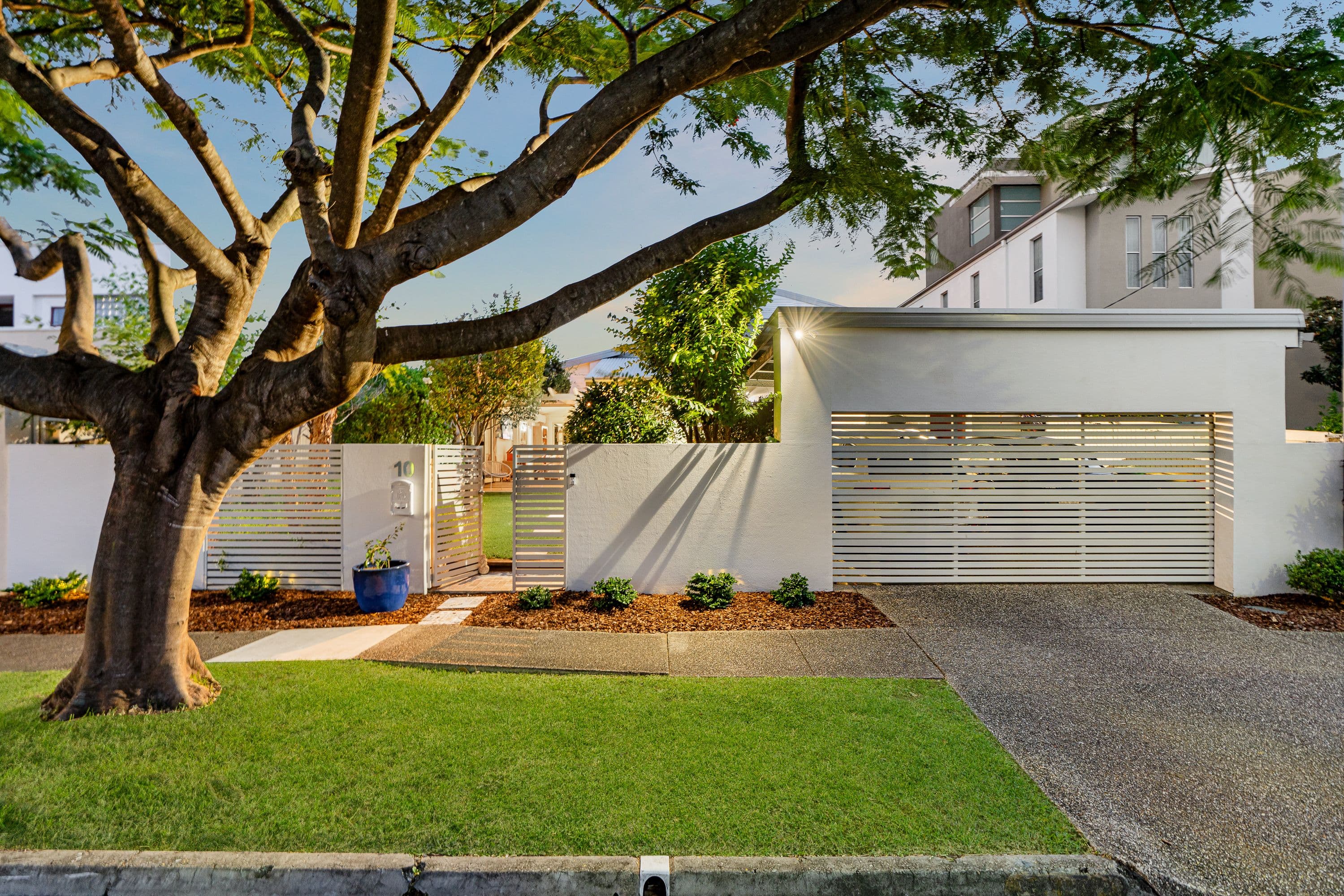 10 Salerno Street, Isle Of Capri QLD 4217, Isle Of Capri - Thumbnail 2