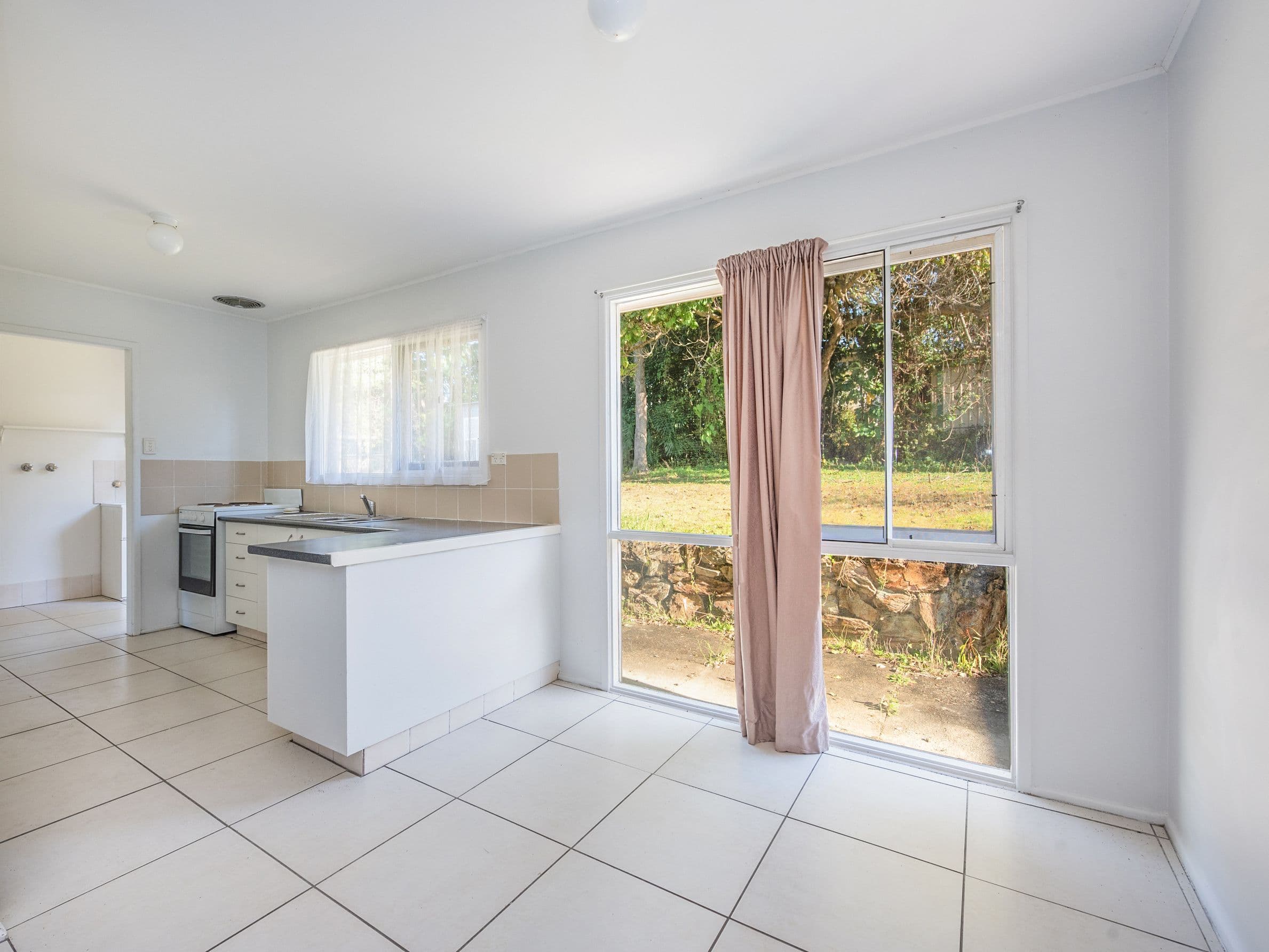 8 Ewinga Street, Kingston QLD 4114, Kingston - Thumbnail 4
