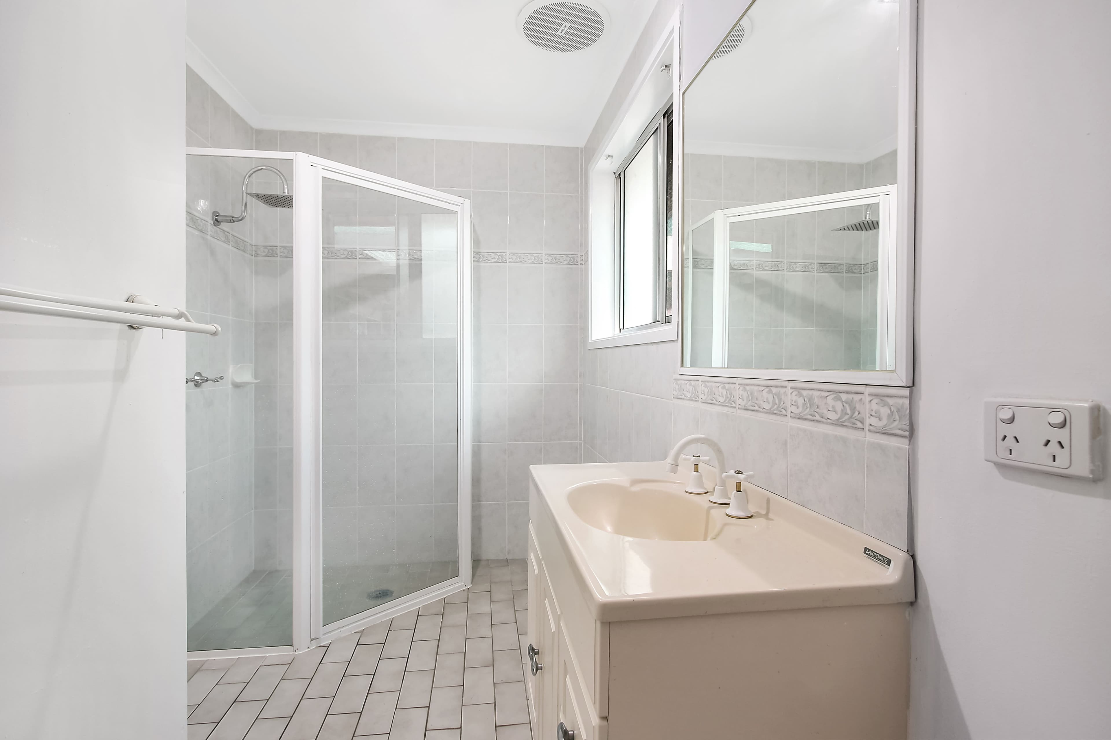 514 Webb Street, Lavington - Thumbnail 7