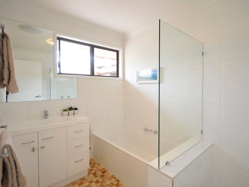 8 Cyclades Crescent, CURRUMBIN WATERS QLD 4223, Currumbin Waters - Thumbnail 5