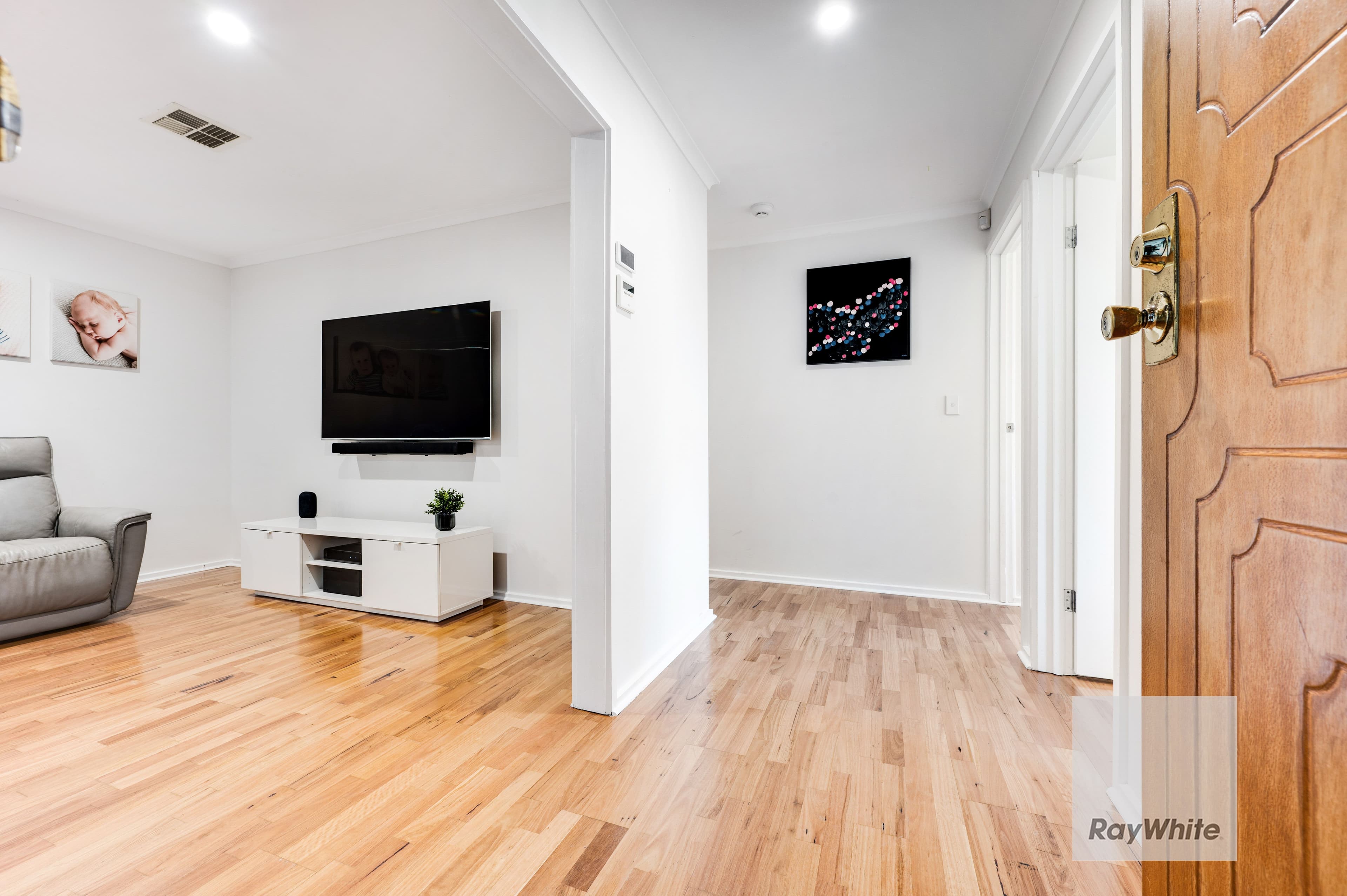 19 Cassandra Drive, Gladstone Park VIC 3043, Gladstone Park - Thumbnail 2