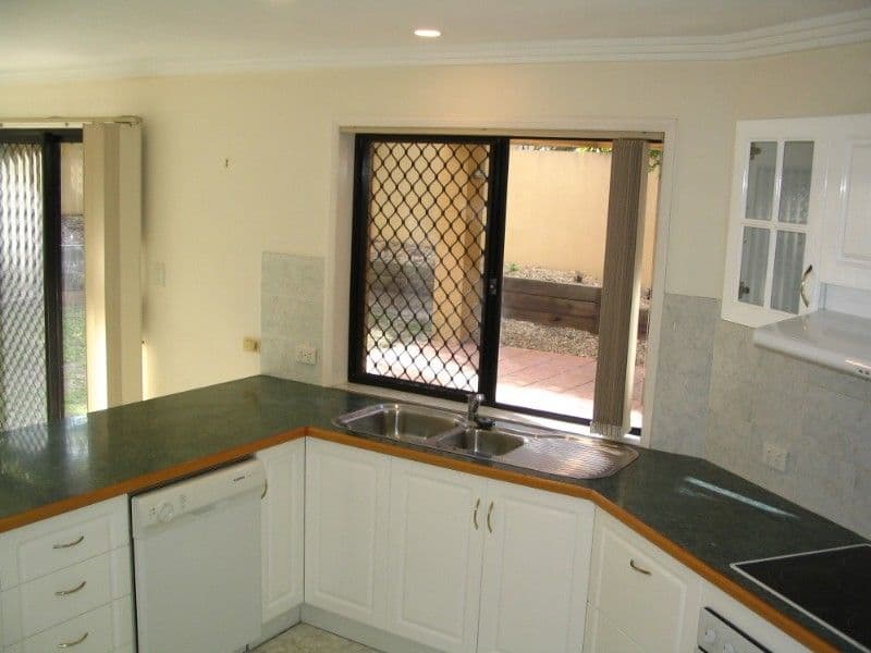 5 Herington Close, ARUNDEL QLD 4214, Arundel - Thumbnail 5