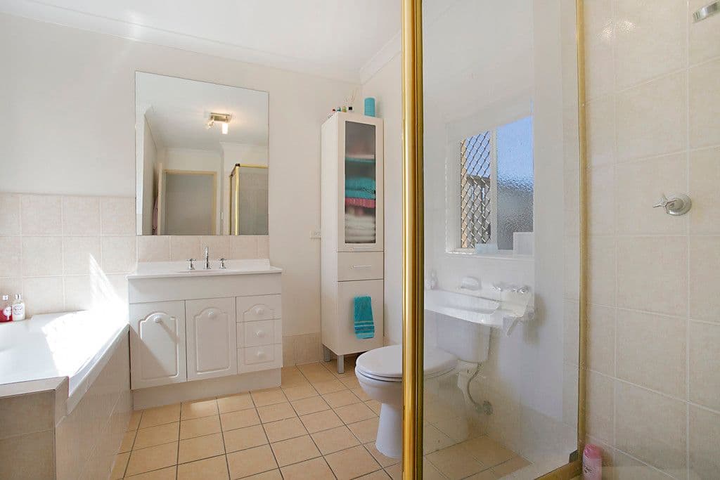 47 Gardendale Crescent, Burleigh Waters QLD 4220, Burleigh Waters - Thumbnail 3