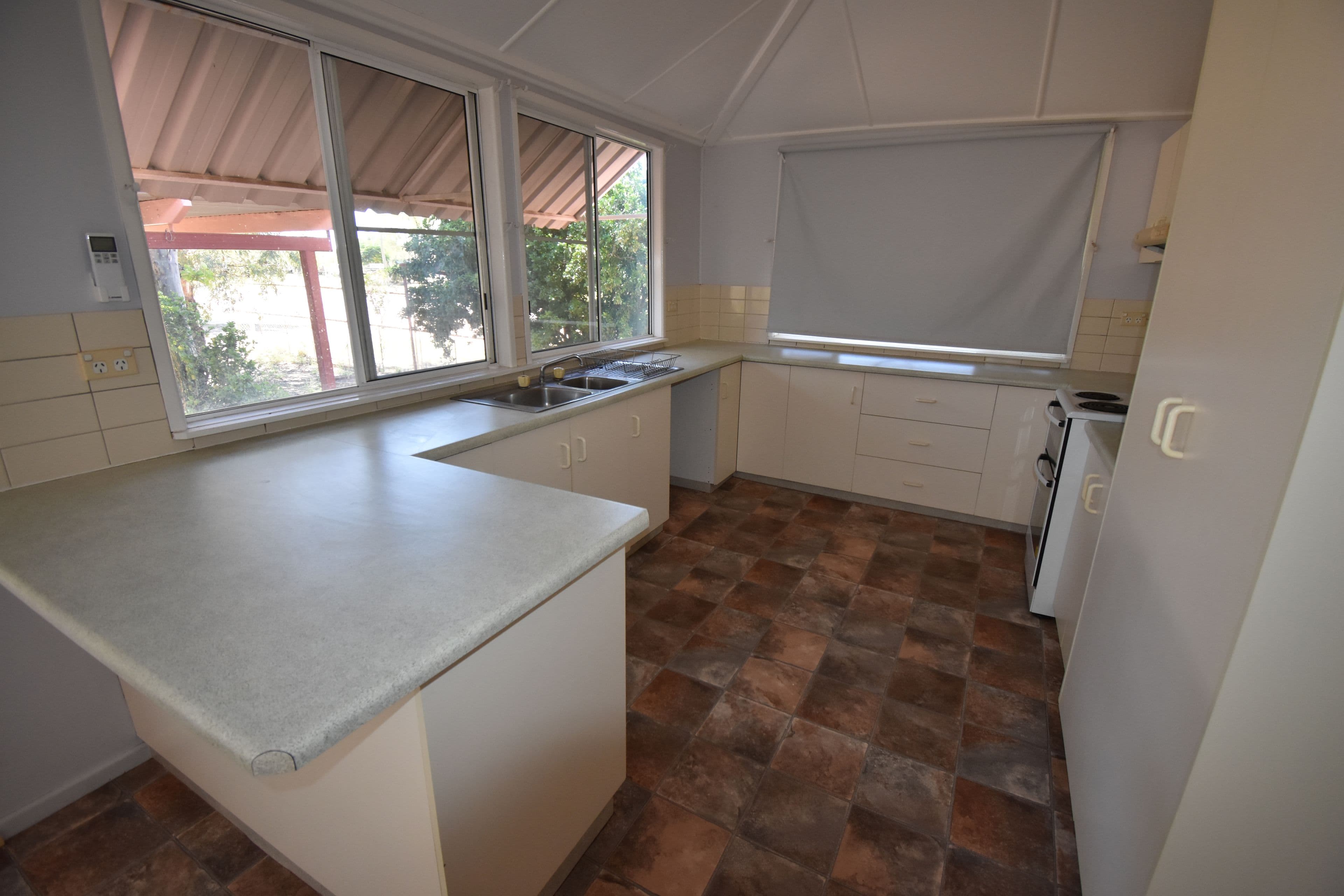 19 St Mary Street, Isisford QLD 4731, Isisford - Thumbnail 5