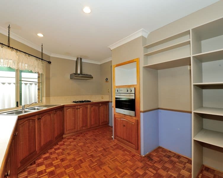 21 Gumnut Crescent, SAFETY BAY WA 6169, Safety Bay - Thumbnail 2