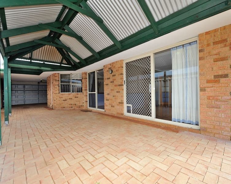 21 Gumnut Crescent, SAFETY BAY WA 6169, Safety Bay - Thumbnail 4