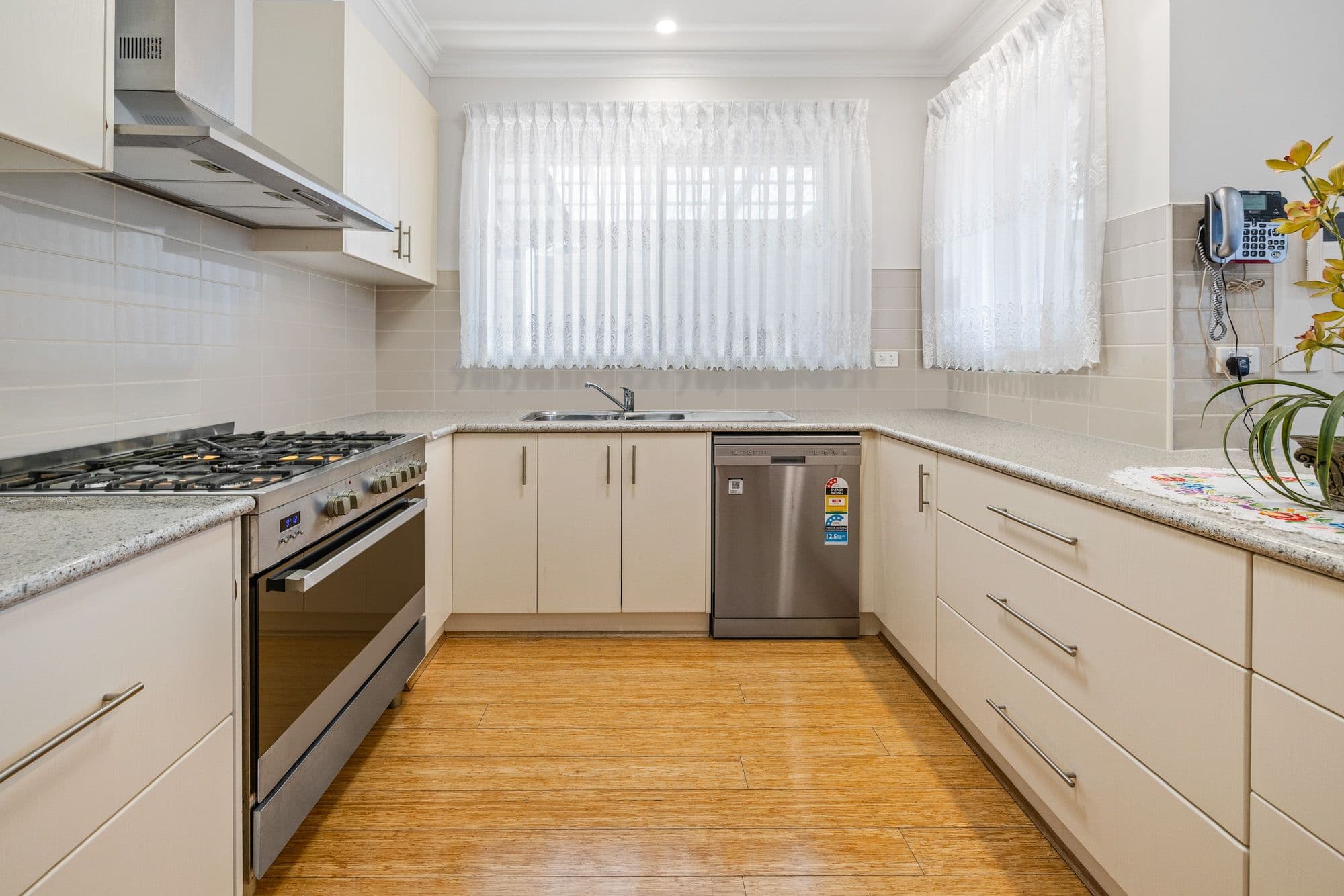 26 Fernwood Drive, Hoppers Crossing VIC 3029, Hoppers Crossing - Thumbnail 2