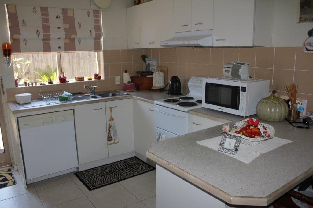 9 Sylvia Street, NOOSAVILLE QLD 4566, Noosaville - Thumbnail 2