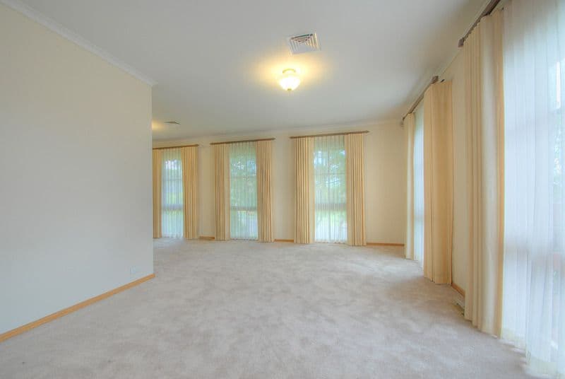 10 Wondalea Crescent, WANTIRNA VIC 3152, Wantirna - Thumbnail 2