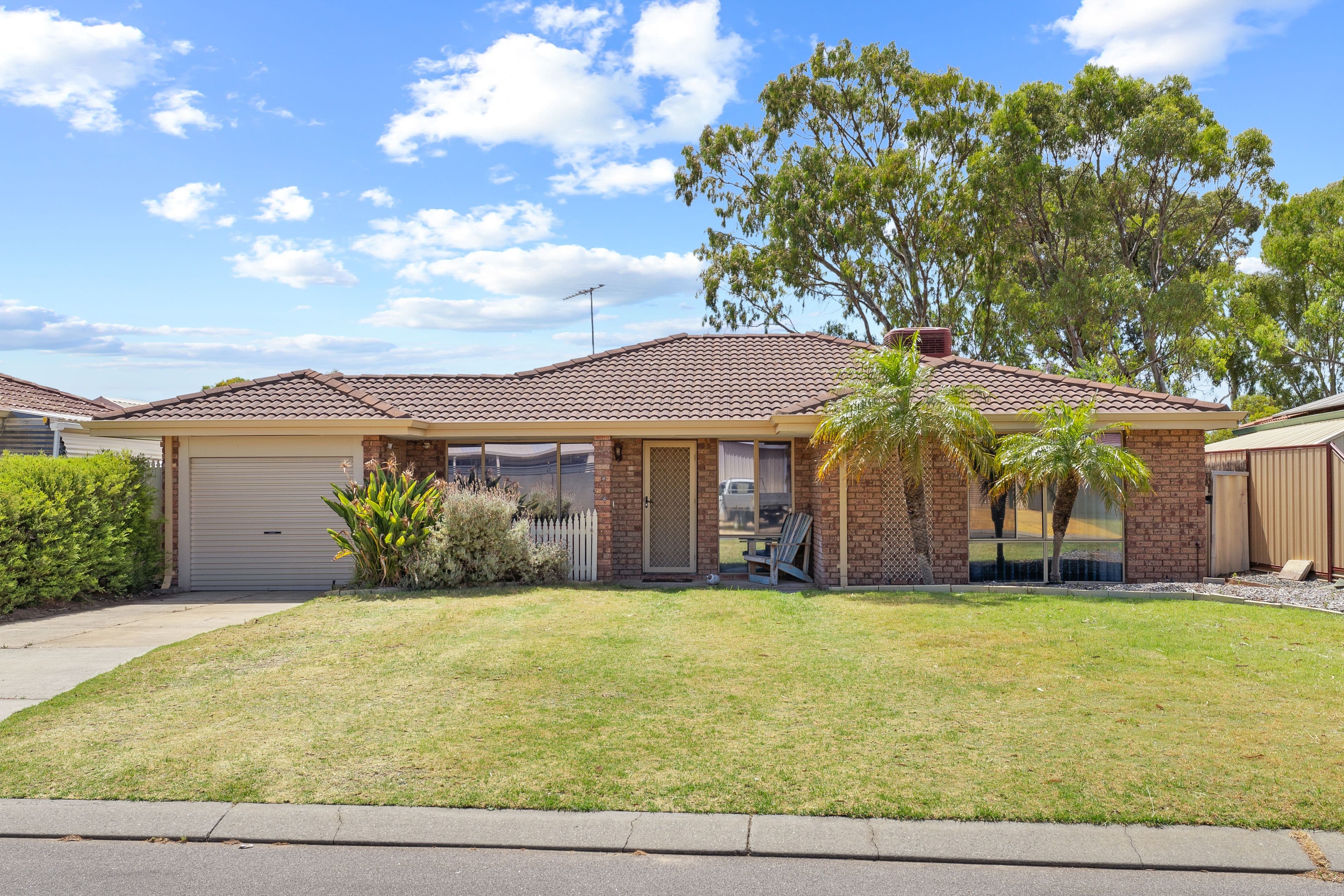 4b Deanna Court, Cooloongup WA 6168, Cooloongup - Thumbnail 2