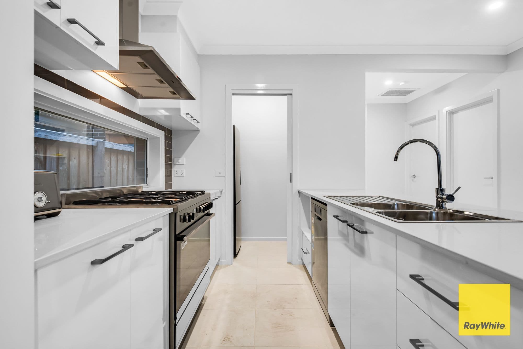 31 Alderley Crescent, DEANSIDE VIC 3336, Deanside - Thumbnail 8