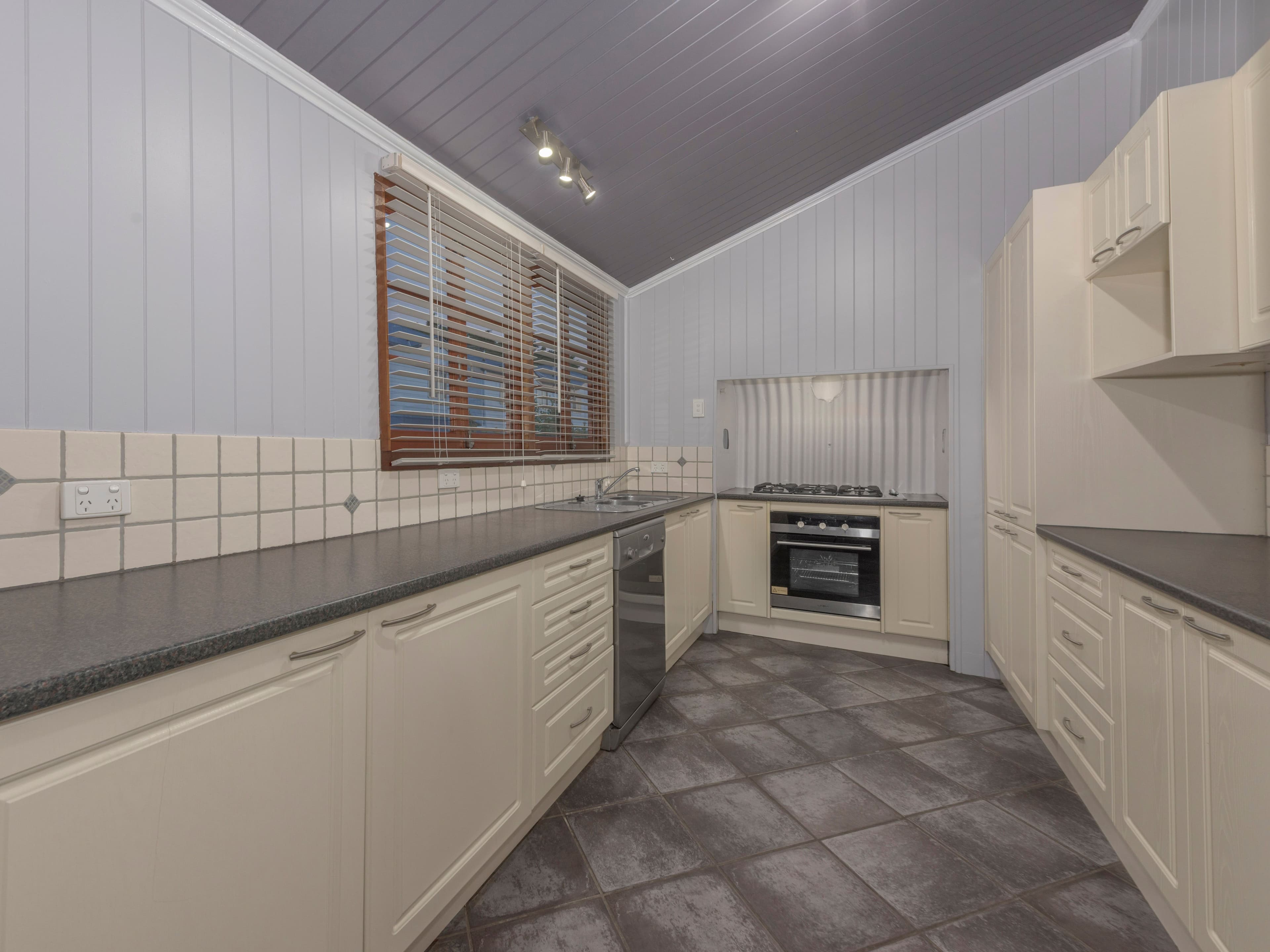 160 Fairfield Road, Fairfield QLD 4103, Fairfield - Thumbnail 5