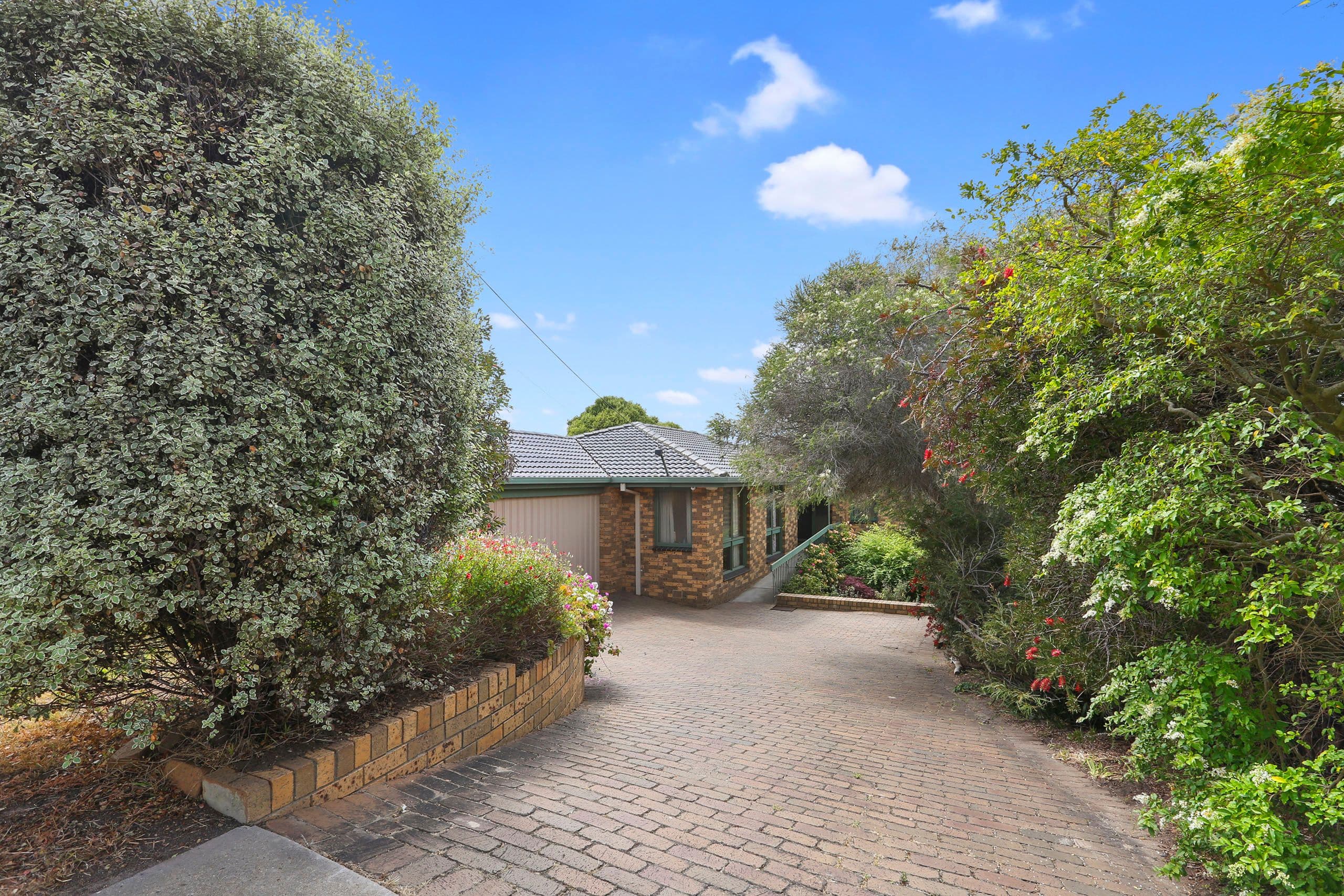 2 Mont D'or Parade, Highton VIC 3216, Highton - Thumbnail 2