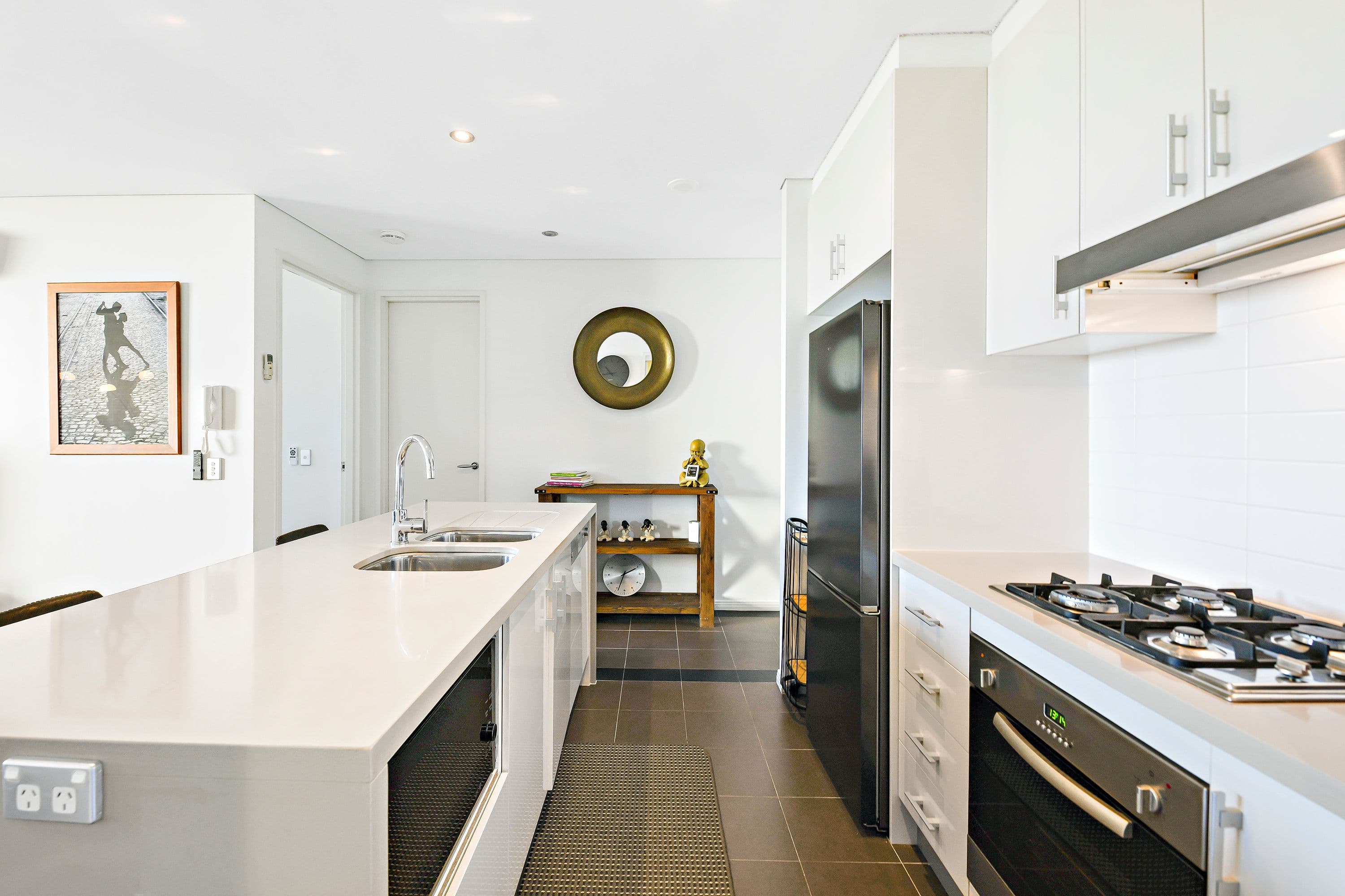 2 Aqua Street, Southport QLD 4215, Southport - Thumbnail 3