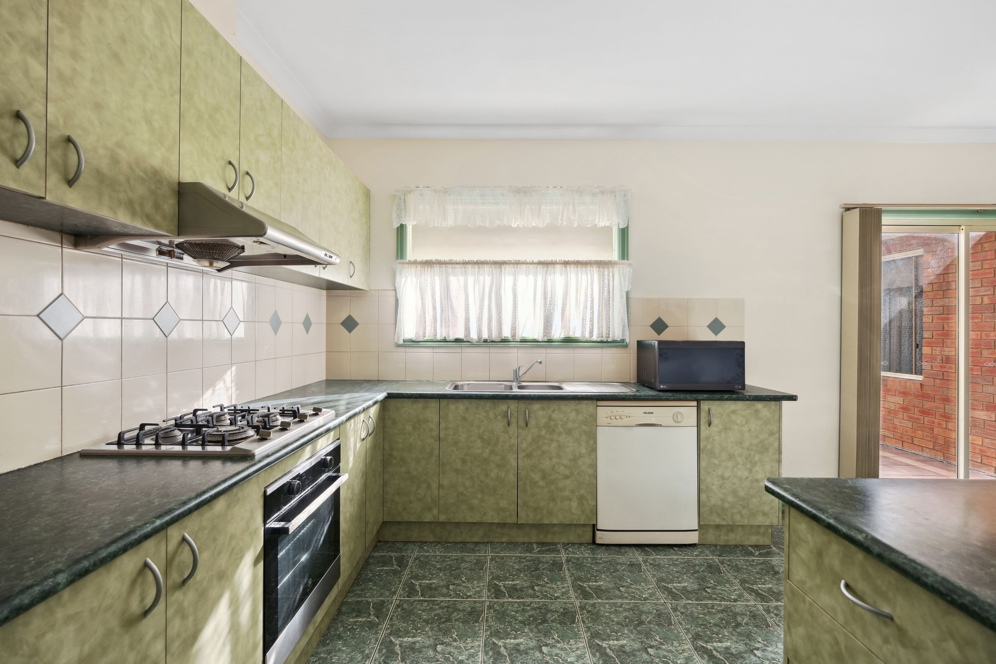 7A Broadhurst Avenue, Reservoir VIC 3073, Reservoir - Thumbnail 6