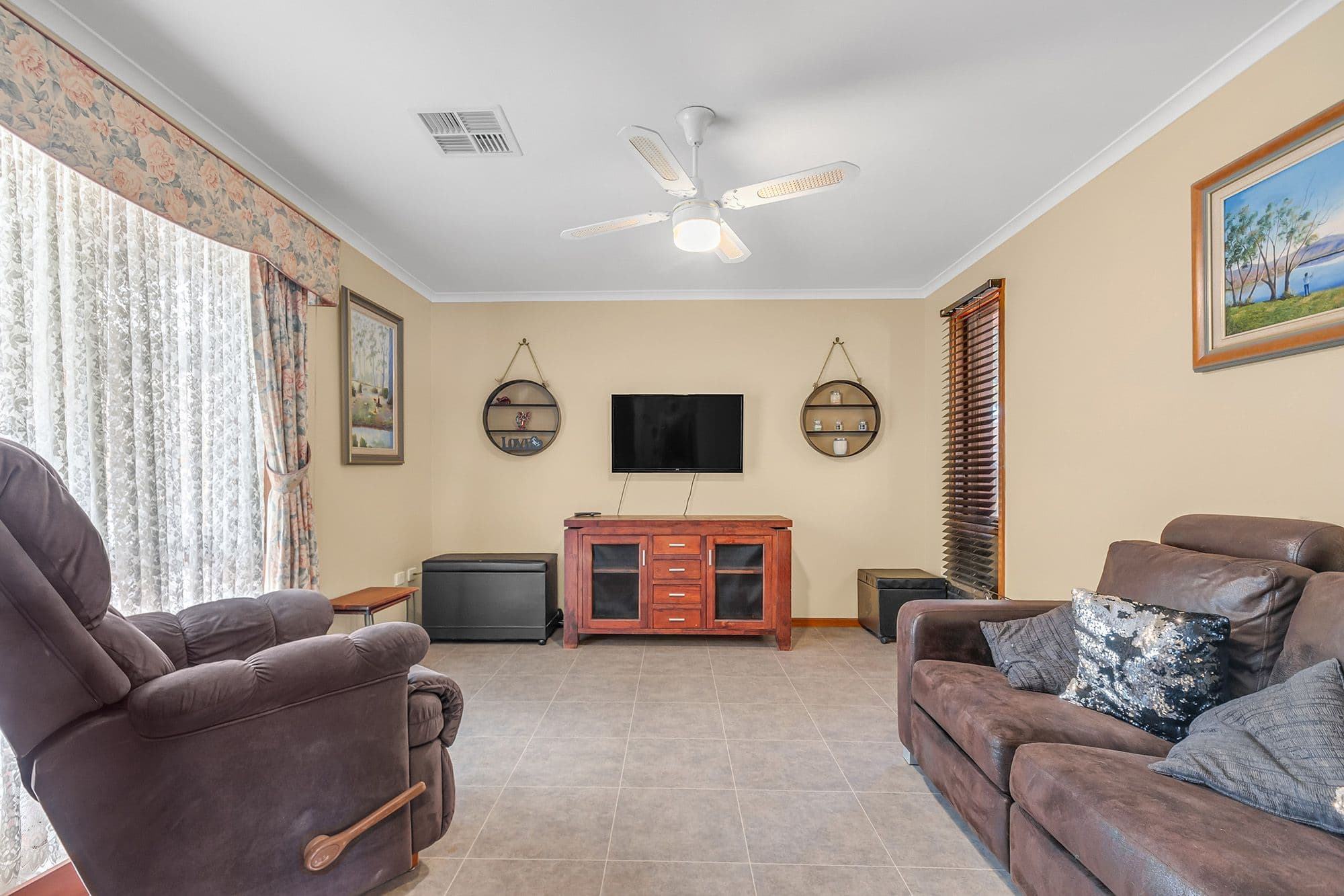 33 Mcevoy Drive, Salisbury East SA 5109, Salisbury East - Thumbnail 2
