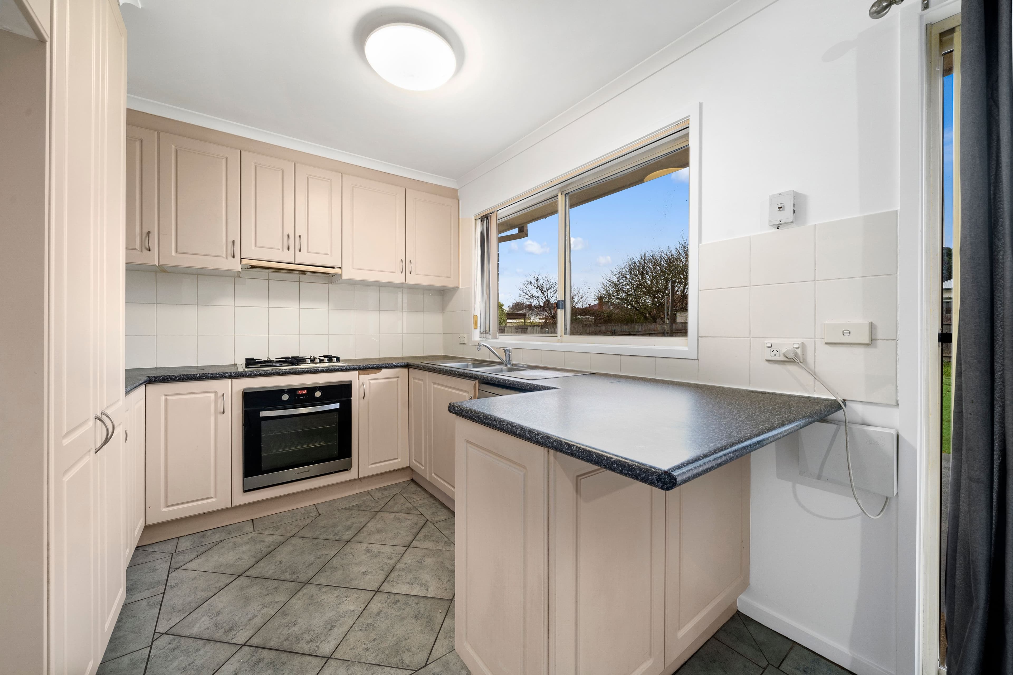 24 Glebe Avenue, Queanbeyan NSW 2620, Queanbeyan - Thumbnail 4