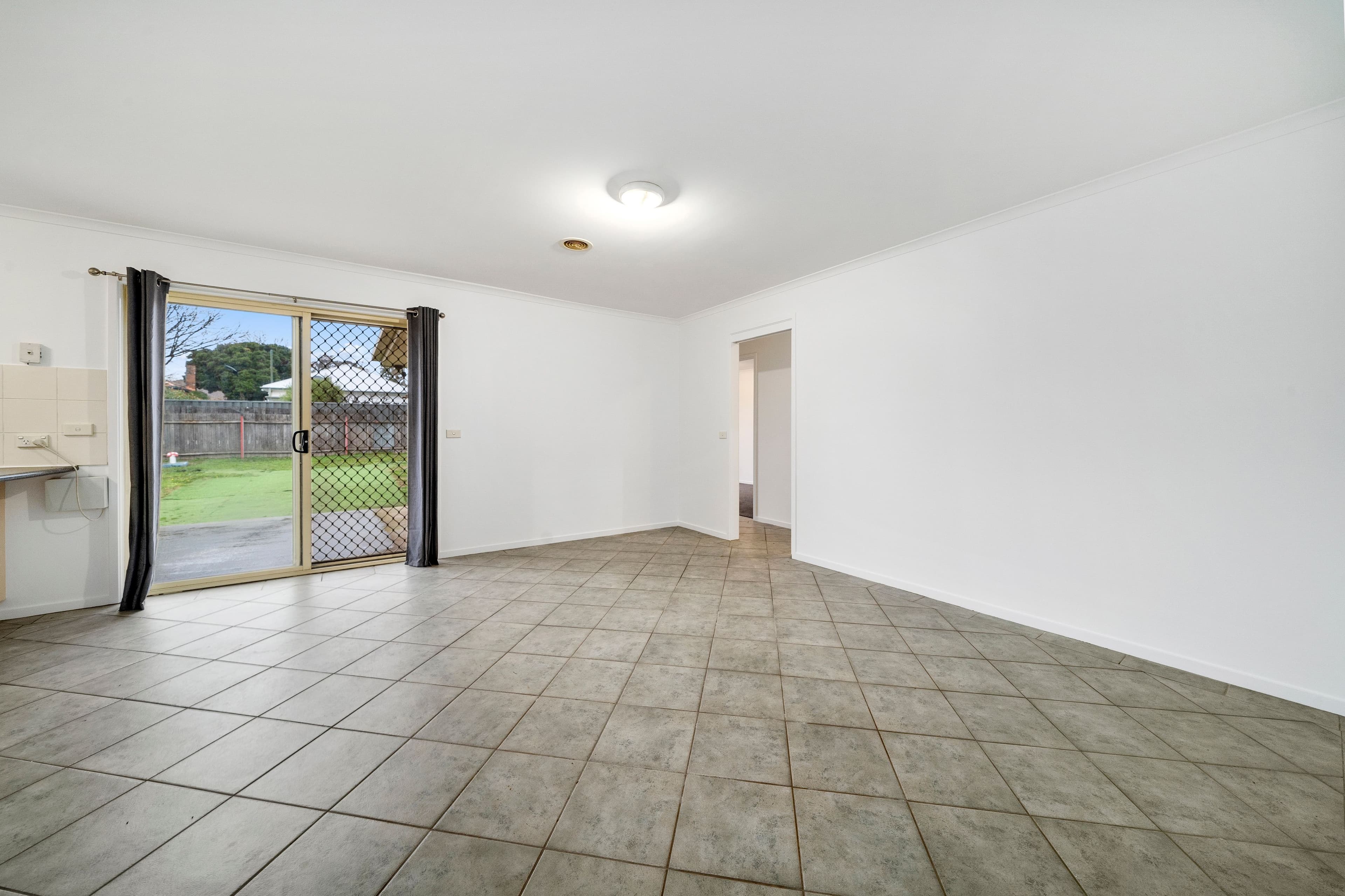 24 Glebe Avenue, Queanbeyan NSW 2620, Queanbeyan - Thumbnail 5
