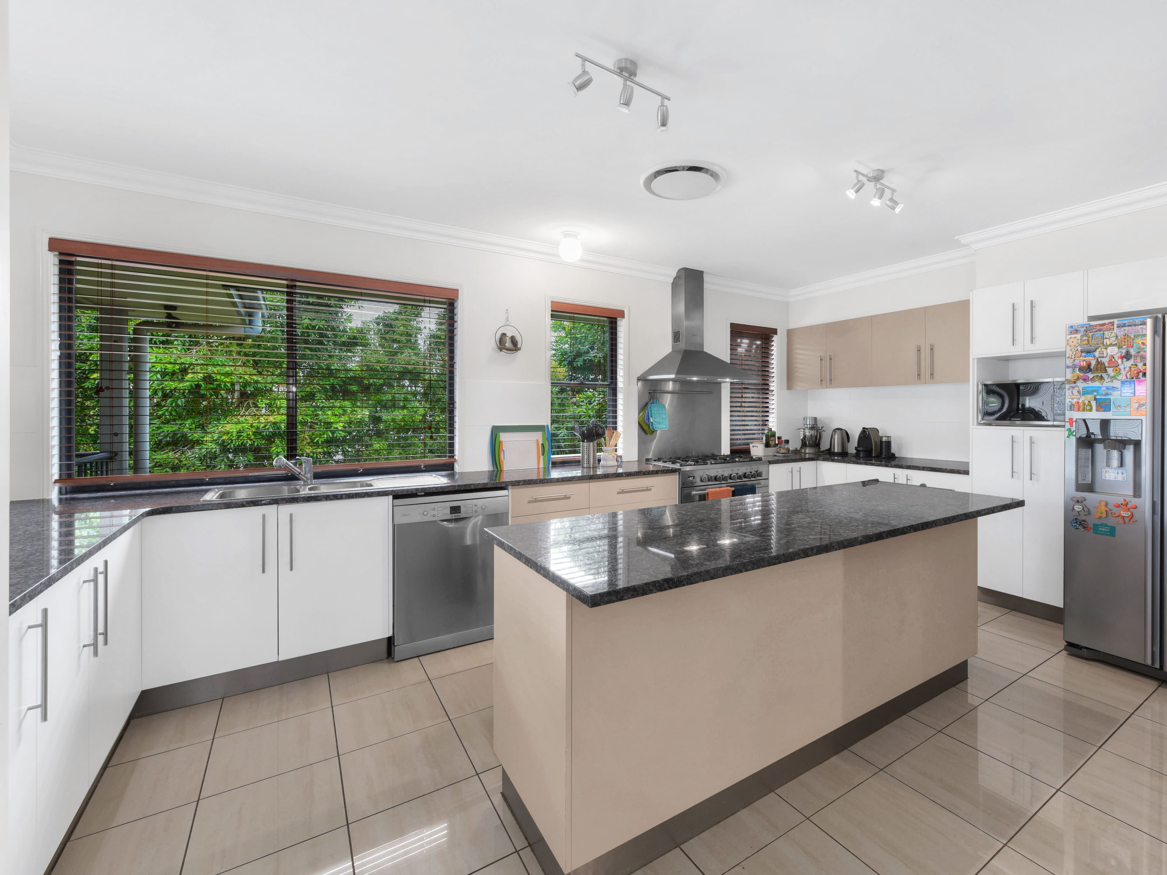 16 Francis Street, Corinda QLD 4075, Corinda - Thumbnail 2
