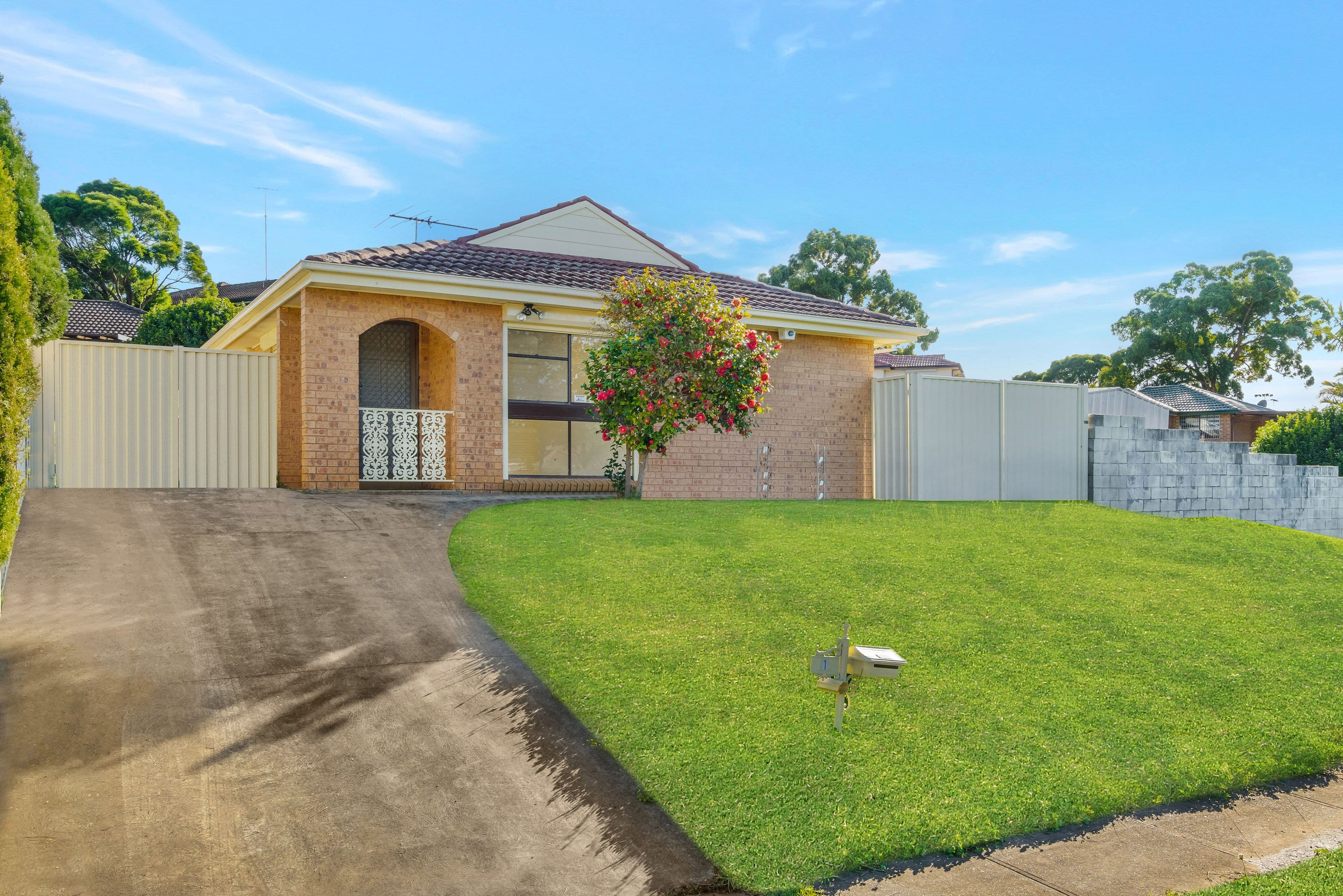 1 Baker Close, Bossley Park NSW 2176, Bossley Park - Thumbnail 2