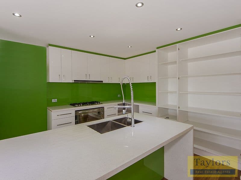 15 Boathouse Drive, Caroline Springs VIC 3023, Caroline Springs - Thumbnail 4