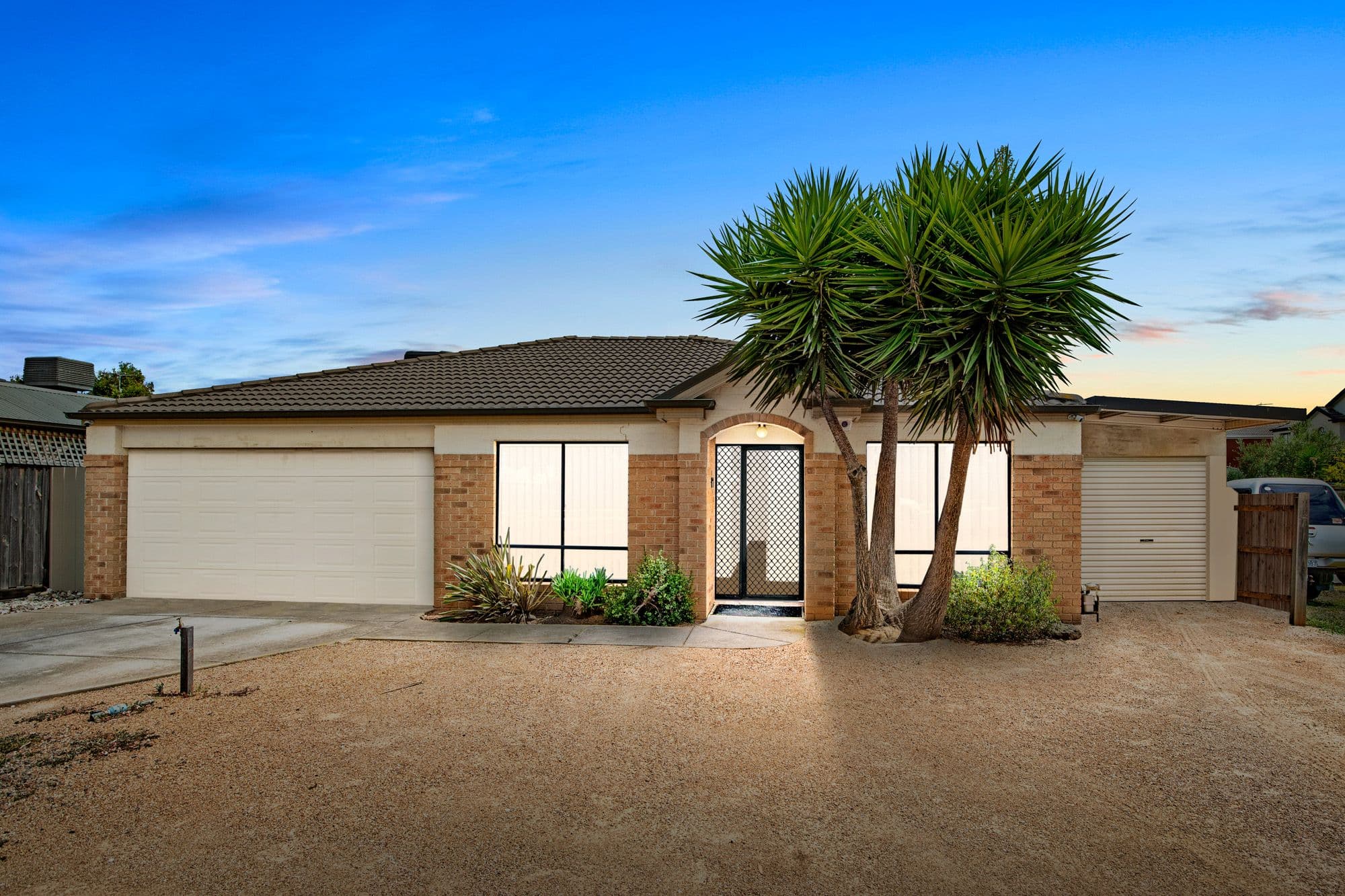 18 Lynbridge Crescent, Tarneit VIC 3029, Tarneit - Thumbnail 2