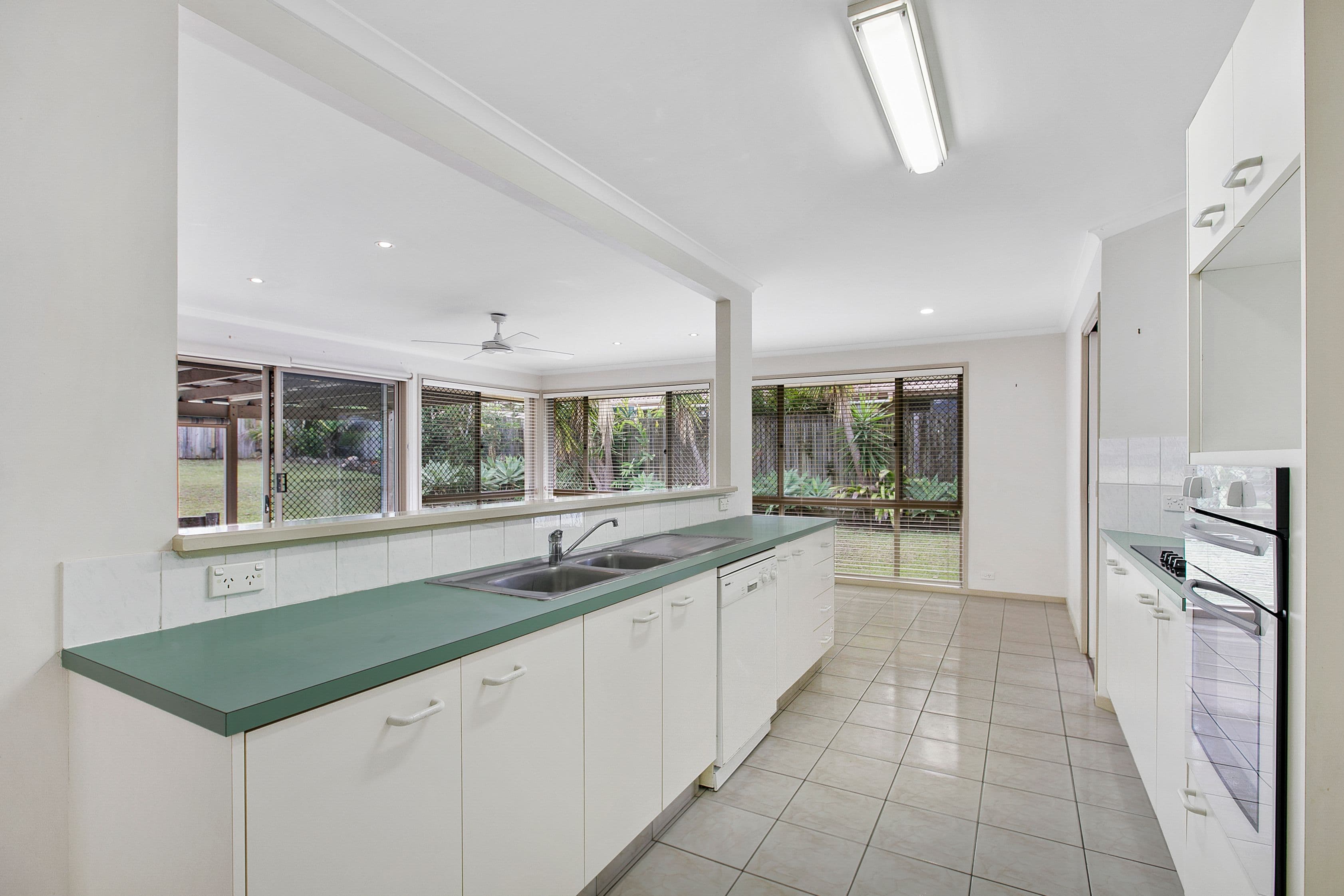 128 Crotona Road East, Alexandra Hills QLD 4161, Alexandra Hills - Thumbnail 3