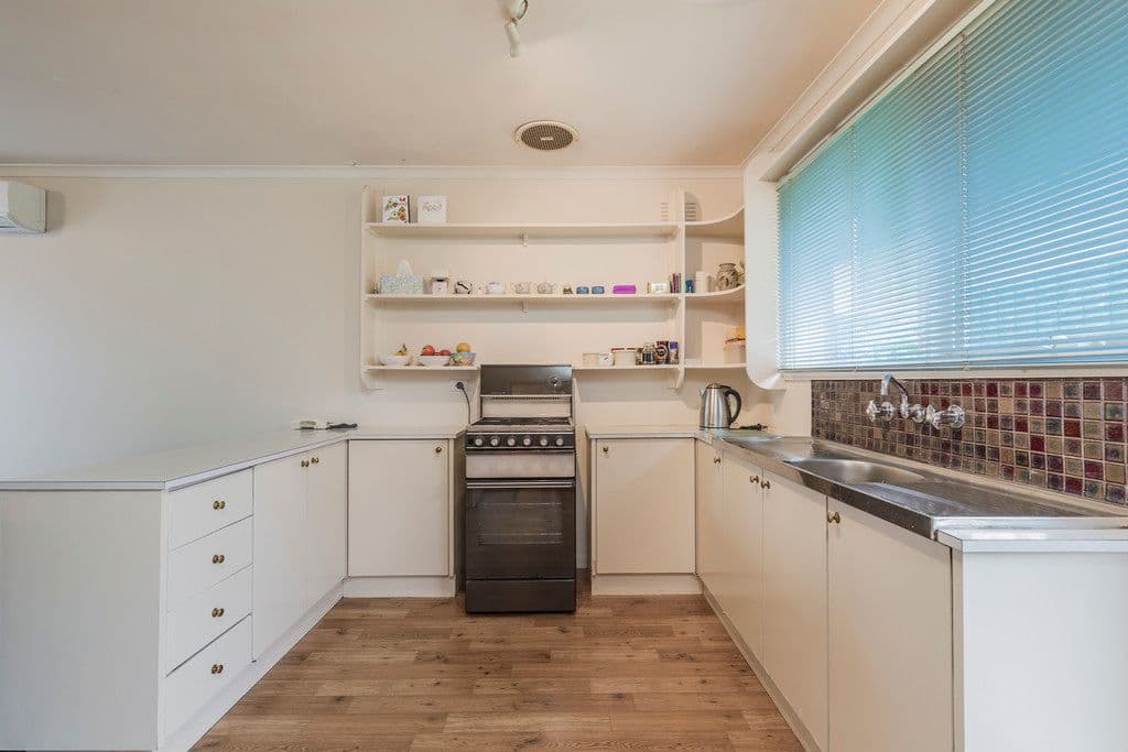 14 Hennessy Avenue, Herne Hill VIC 3218, Herne Hill - Thumbnail 6