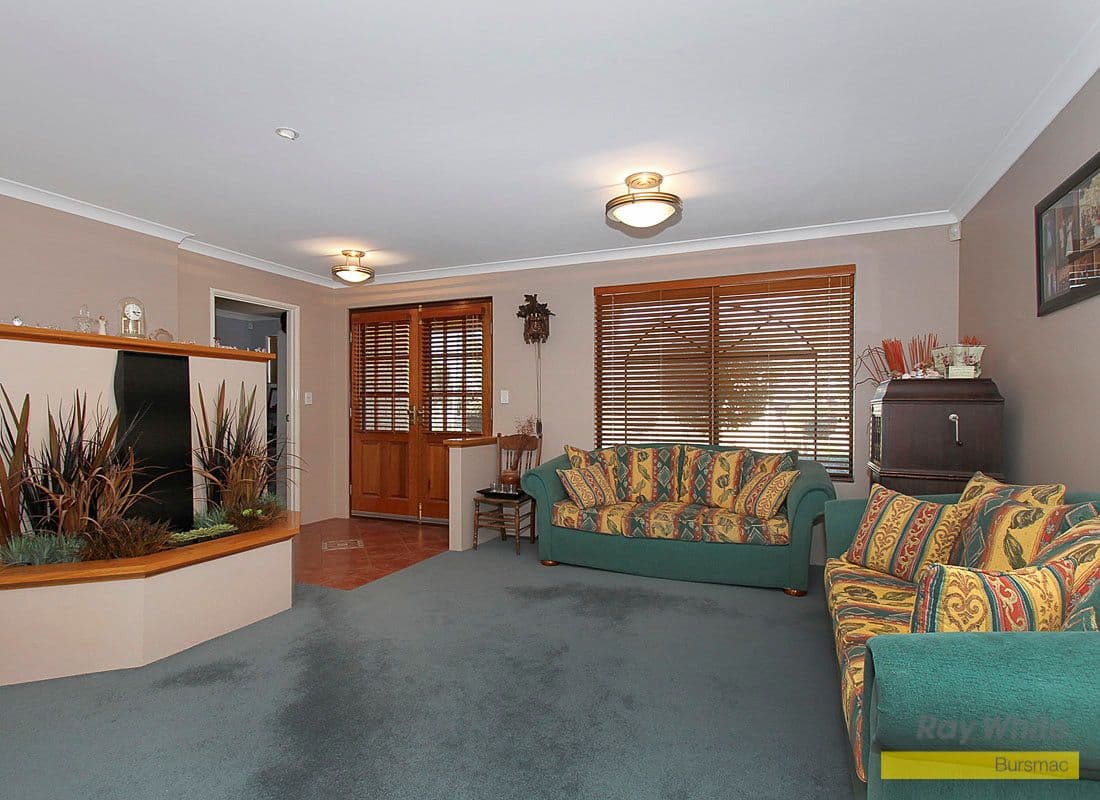 21 Nottingham Gardens, BALLAJURA WA 6066, Ballajura - Thumbnail 2