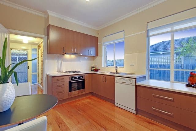 92 Royal Parade, RESERVOIR VIC 3073, Reservoir - Thumbnail 4