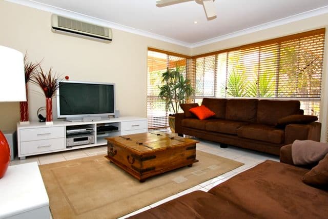 87 Coronet Crescent, BURLEIGH WATERS QLD 4220, Burleigh Waters - Thumbnail 3