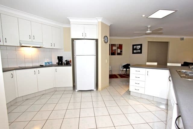 87 Coronet Crescent, BURLEIGH WATERS QLD 4220, Burleigh Waters - Thumbnail 5