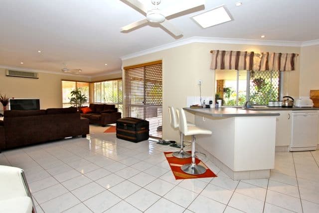 87 Coronet Crescent, BURLEIGH WATERS QLD 4220, Burleigh Waters - Thumbnail 8