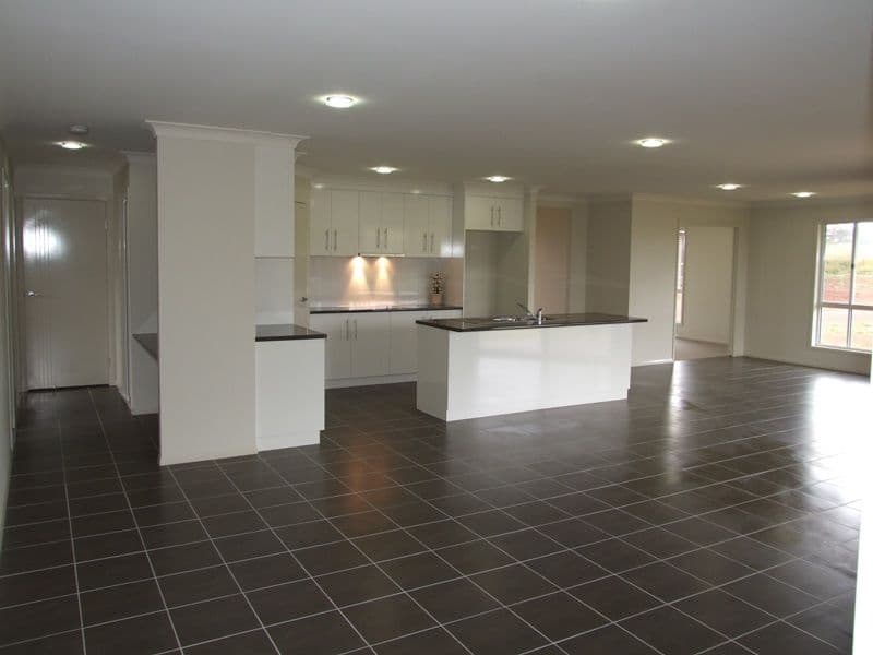 2. Hendra Court, HIGHFIELDS QLD 4352, Highfields - Image 1