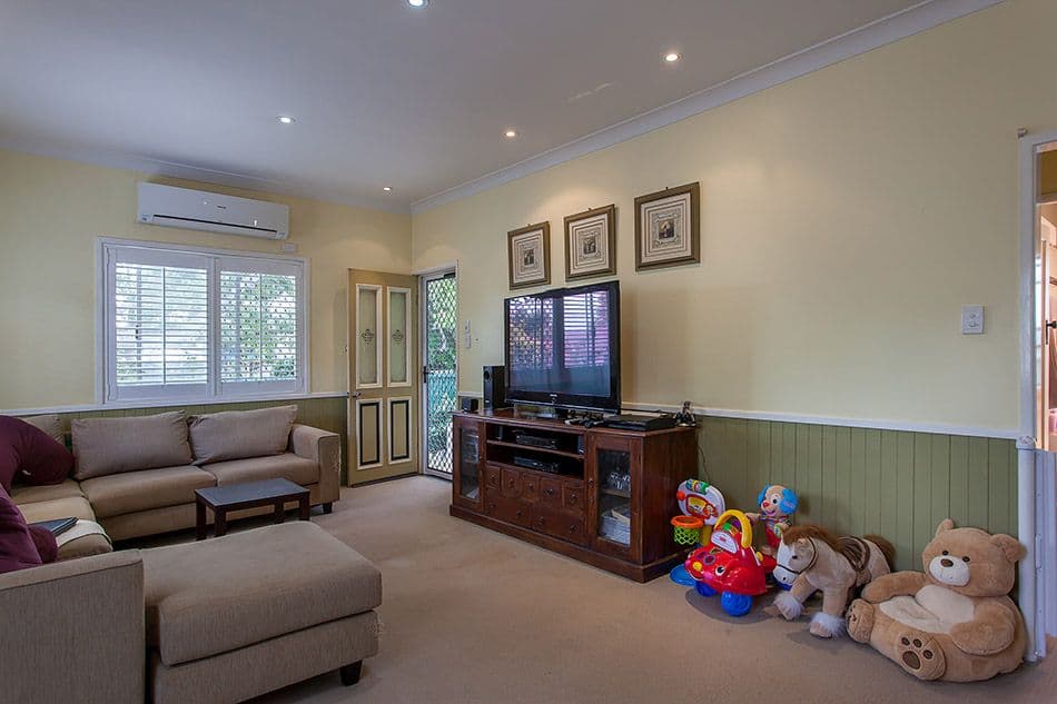 23 Doncaster Street, NEWTOWN QLD 4350, Newtown - Thumbnail 2