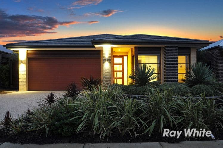 8 Holsteiner Terrace, CLYDE NORTH VIC 3978, Clyde North - Thumbnail 2