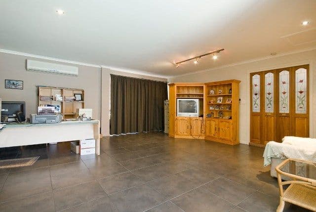 64 Jardine Drive, SPRINGWOOD QLD 4127, Springwood - Thumbnail 2