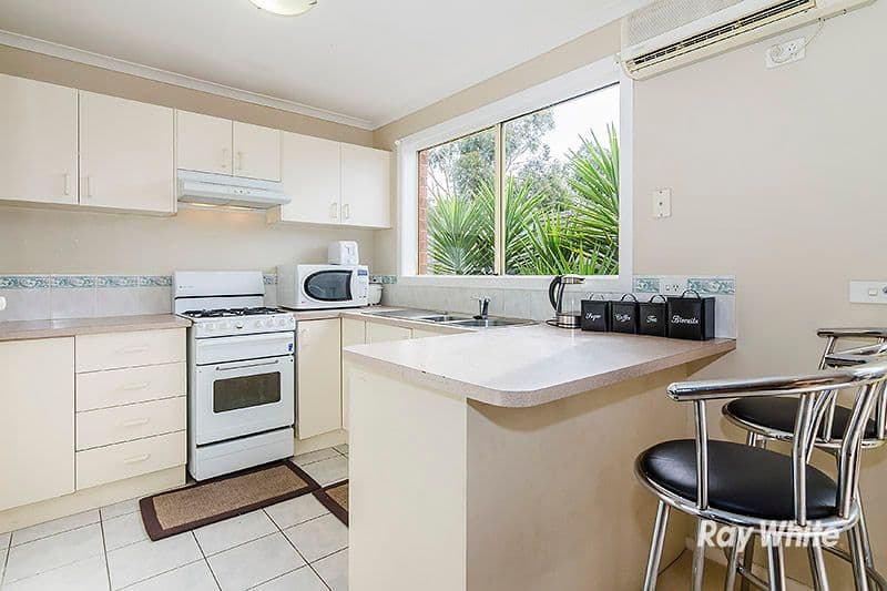 31 Bates Street, Cranbourne West VIC 3977, Cranbourne West - Thumbnail 2